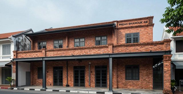 科技感体验性沉浸式逛店设计_冷调工业风零售集合店空间设计_美国便利店装修风格