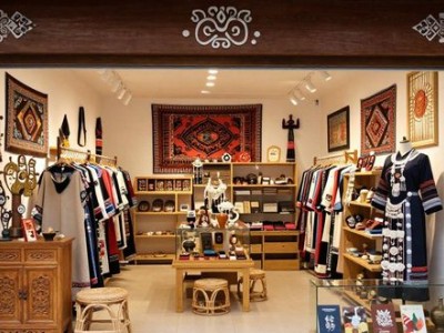15平服装店装修风格大揭秘，自然与现代简约风案例赏析