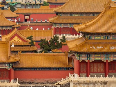 故宫装修风格：红墙黄瓦配彩画，揭秘皇家建筑的色彩美学密码